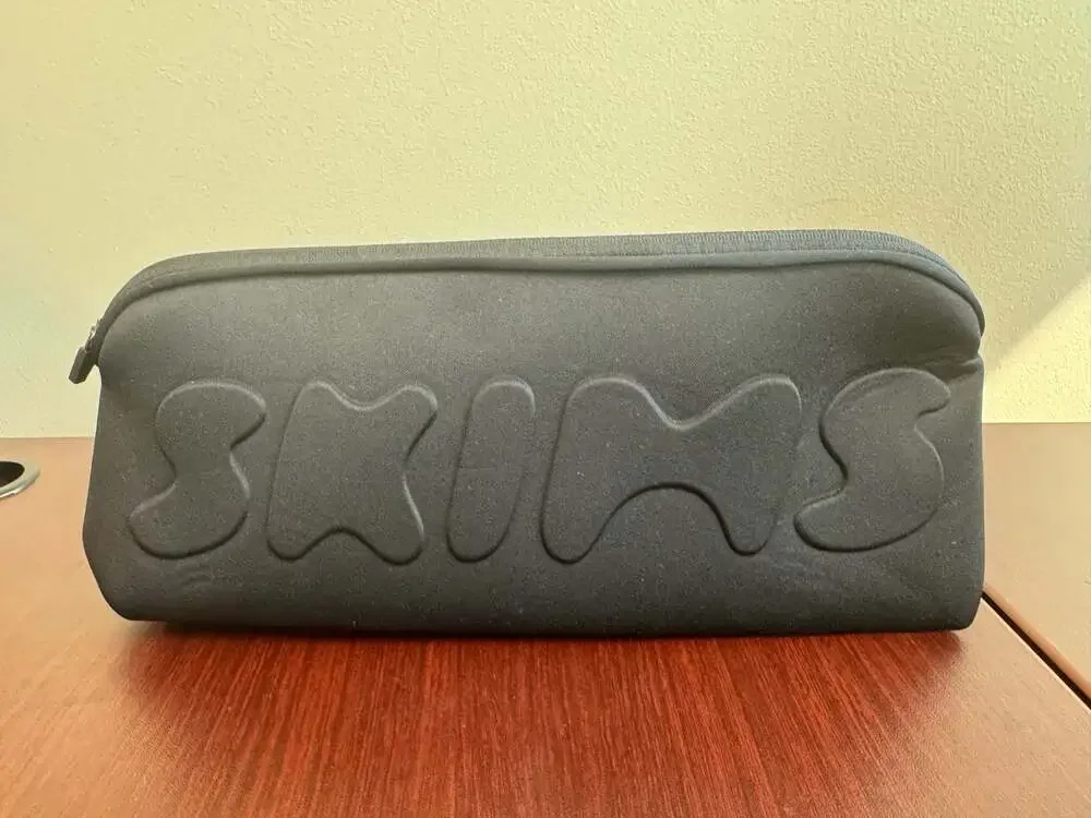 SKIMS Kim Kardashian Cosmetics Bag Onyx One Size Zipper Closure